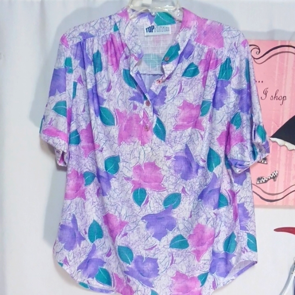 TOP NOTCH WOMENS TOP SIZE XL IN A BEAUTIFUL PURPLE AND GREEN